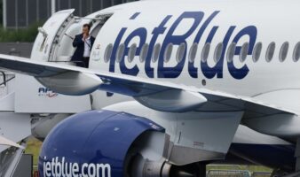 Aterriza de emergencia en Florida vuelo proveniente de Cancún; hay pasajeros heridos