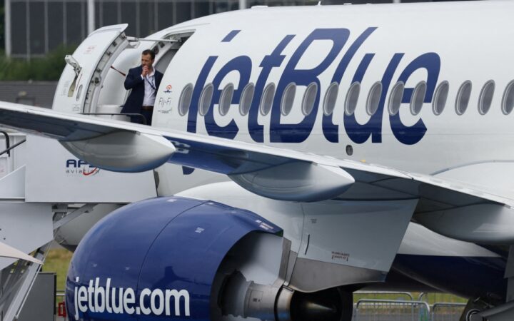 Aterriza de emergencia en Florida vuelo proveniente de Cancún; hay pasajeros heridos Aterriza de emergencia en Florida vuelo proveniente de Cancún; hay pasajeros heridos