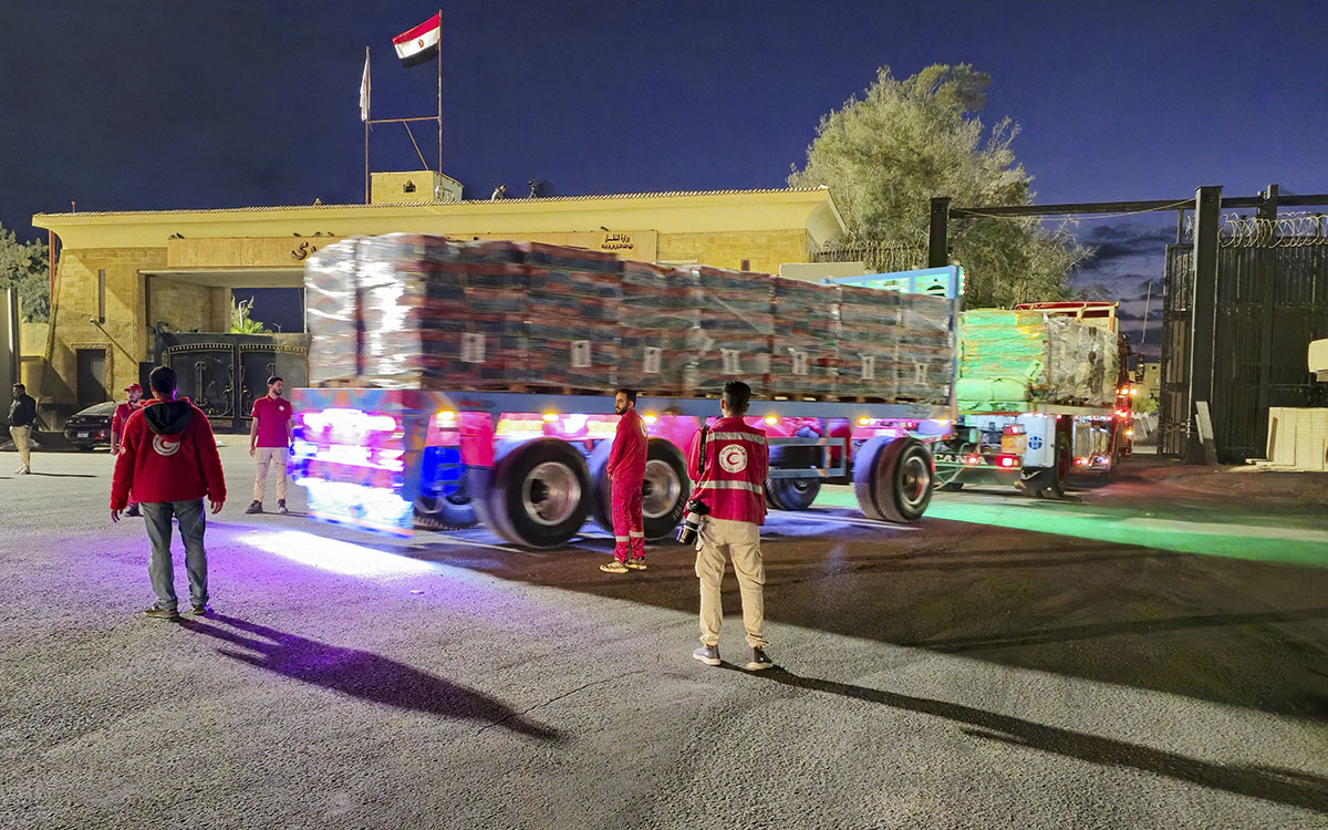 Empieza a entrar ayuda humanitaria a Gaza desde Egipto según el acuerdo de alto al fuego Empieza a entrar ayuda humanitaria a Gaza desde Egipto según el acuerdo de alto al fuego