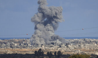 Israel bombardea por tierra, mar y aire el norte y sur de Gaza pese al alto el fuego