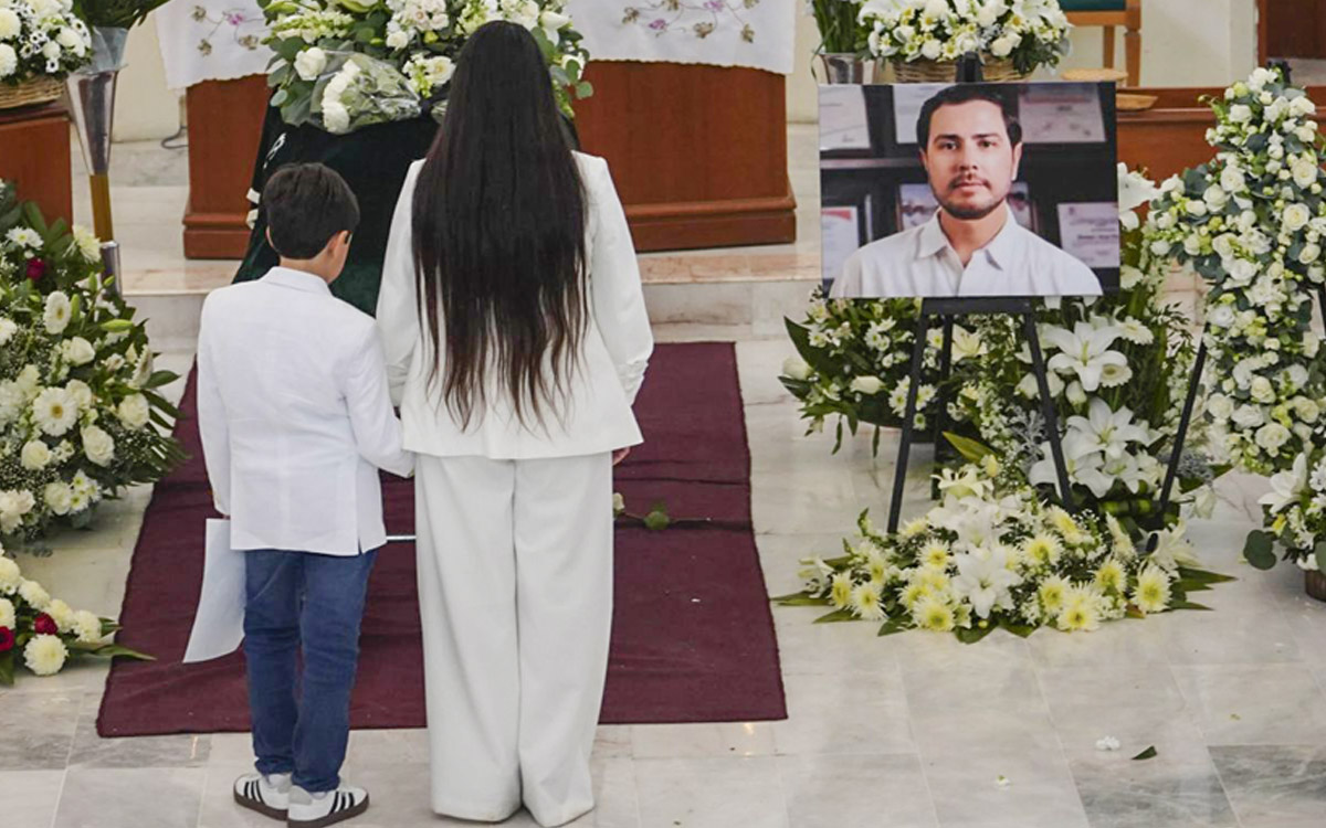 Aristegui en Video: Despiden a Bernardo Bravo; ONU avanza en procedimiento por desapariciones forzadas en México (22/10/2025) Aristegui en Video: Despiden a Bernardo Bravo; ONU avanza en procedimiento por desapariciones forzadas en México (22/10/2025)