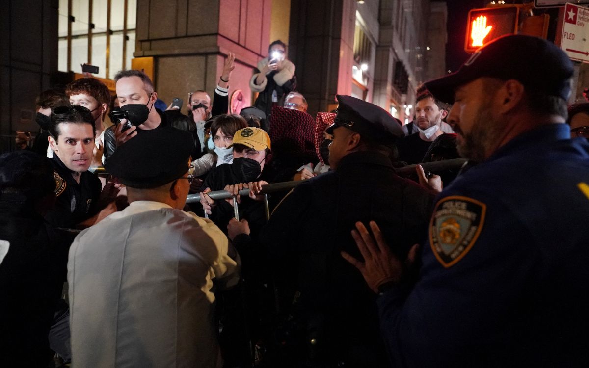 NY afirma que la ciudad no coopera con ICE tras enfrentamientos durante redadas NY afirma que la ciudad no coopera con ICE tras enfrentamientos durante redadas