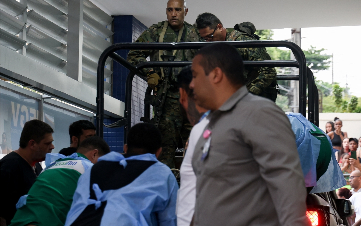 Mujer muere durante enfrentamiento entre cárteles en Río de Janeiro Mujer muere durante enfrentamiento entre cárteles en Río de Janeiro