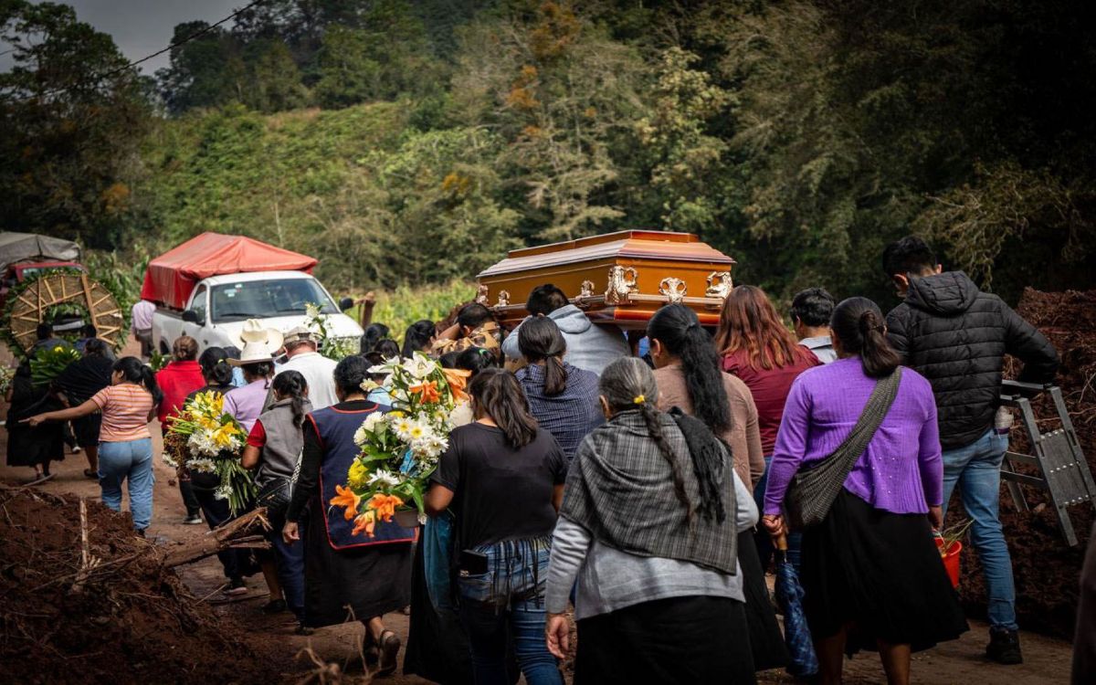 Puebla | Continúa búsqueda mientras velan un brazo y fotos tras lluvias en Huauchinango Puebla | Continúa búsqueda mientras velan un brazo y fotos tras lluvias en Huauchinango