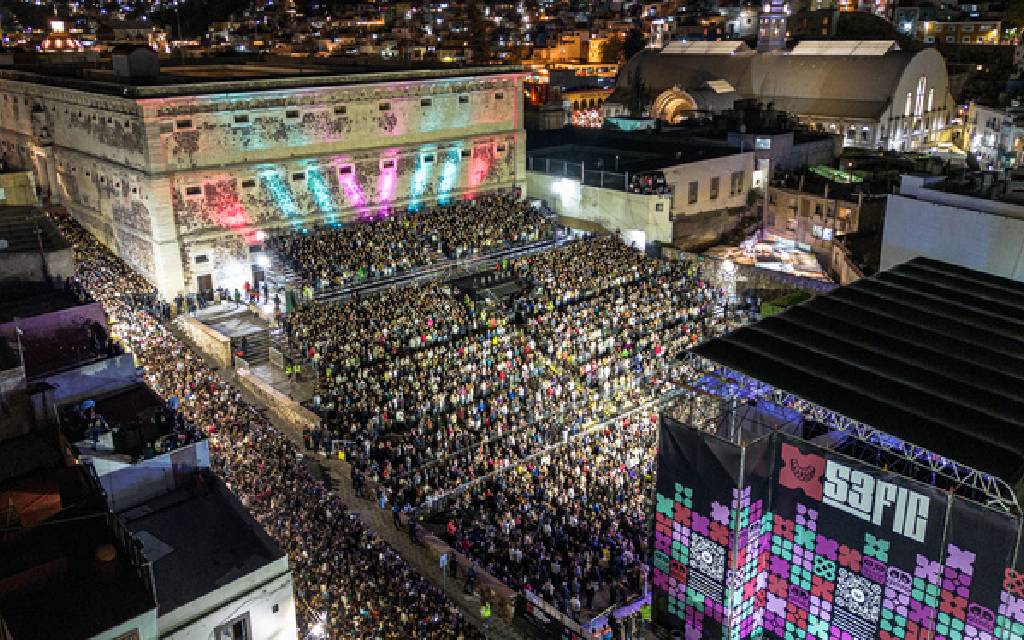 Con más de 300 mil asistentes, cierra actividades el Cervantino Con más de 300 mil asistentes, cierra actividades el Cervantino