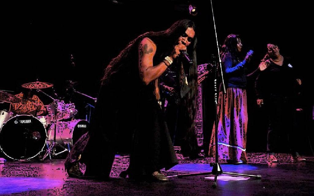 Etnorock, un viaje a través del punk, ska, rap y reggae en las comunidades originarias Etnorock, un viaje a través del punk, ska, rap y reggae en las comunidades originarias