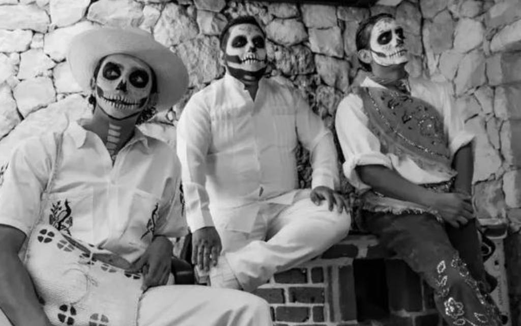 Tradición y expresiones mexicanas enriquecen la Fiesta de Muertos en París 2025