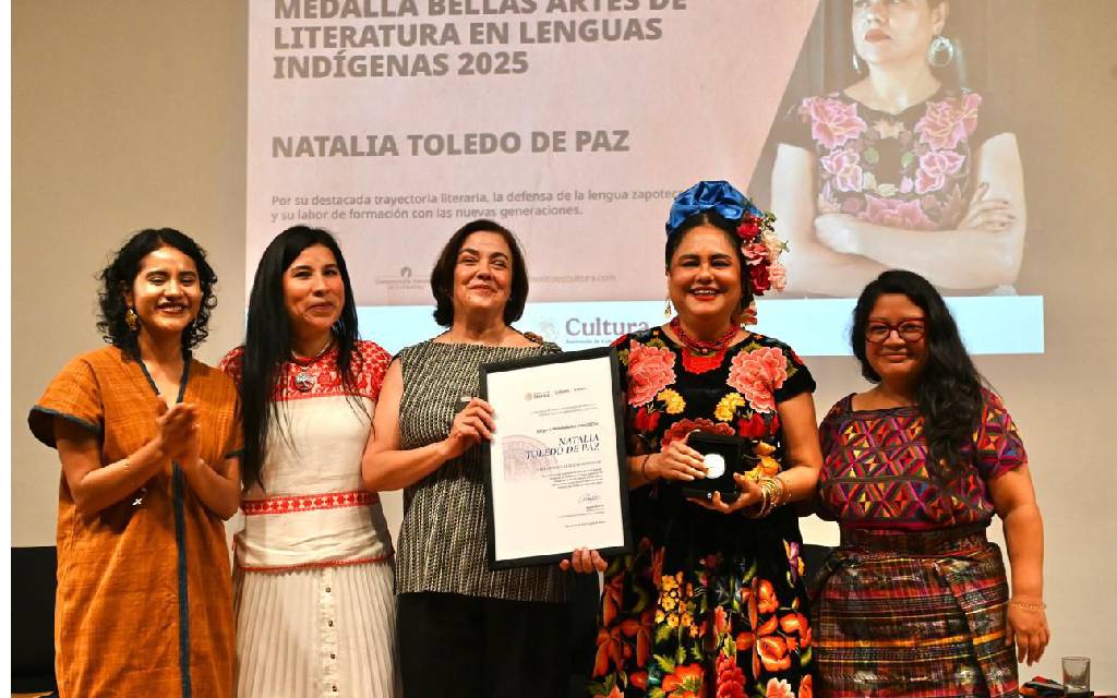 Natalia Toledo de Paz recibe Medalla Bellas Artes en la disciplina de Literatura en Lenguas Indígenas 2025
