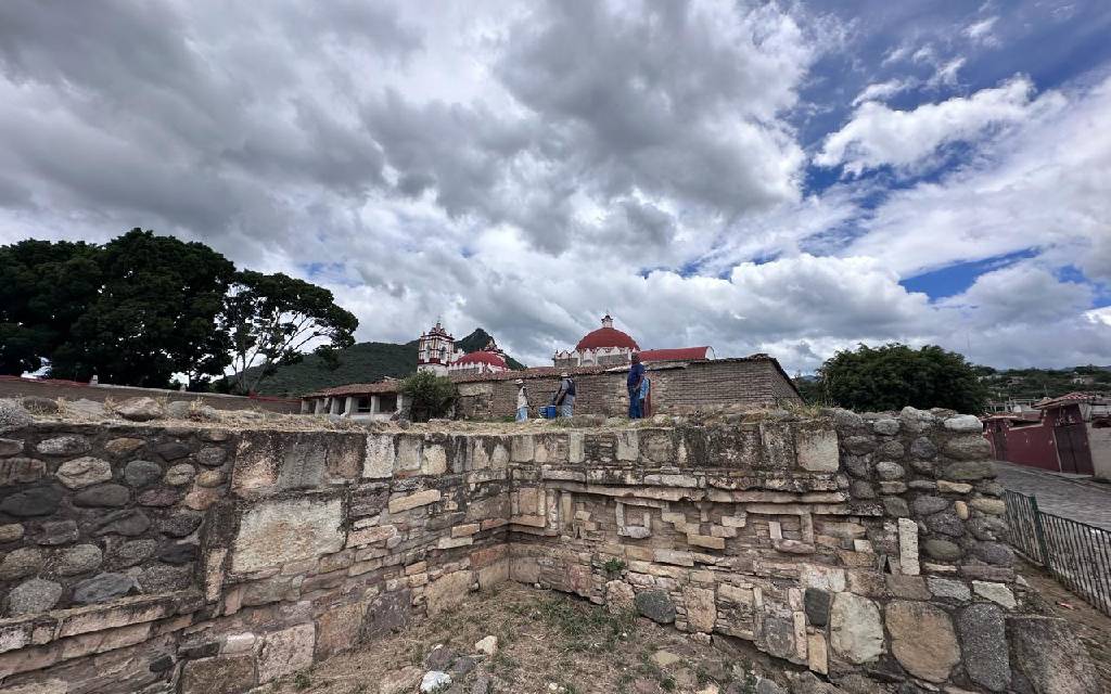 Ubican posible estructura funeraria en municipio de Oaxaca
