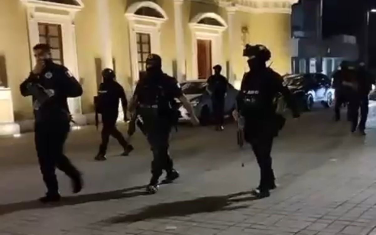 Nayarit | Trabajadores denuncian desalojo de plantón con policías encapuchados Nayarit | Trabajadores denuncian desalojo de plantón con policías encapuchados