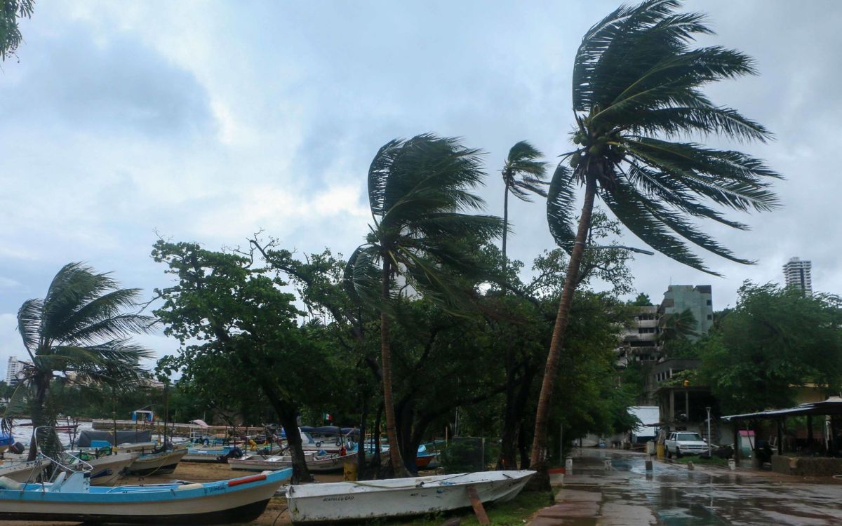 'Raymond' tocará tierra mañana en Los Cabos; SMN advierte lluvias fuertes en varios estados 'Raymond' tocará tierra mañana en Los Cabos; SMN advierte lluvias fuertes en varios estados