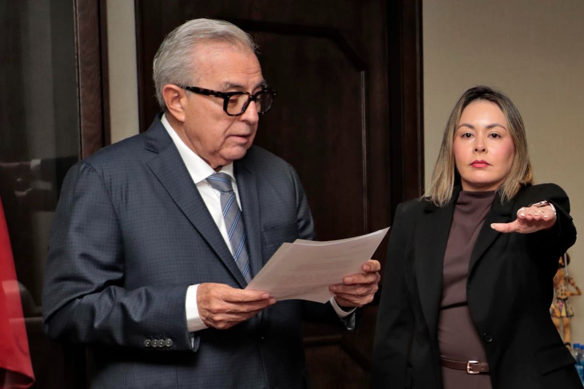 Rocha Moya llamó ‘meserita’ a Yeraldine Bonilla en abril, ahora la hizo secretaria de Gobierno Rocha Moya llamó ‘meserita’ a Yeraldine Bonilla en abril, ahora la hizo secretaria de Gobierno