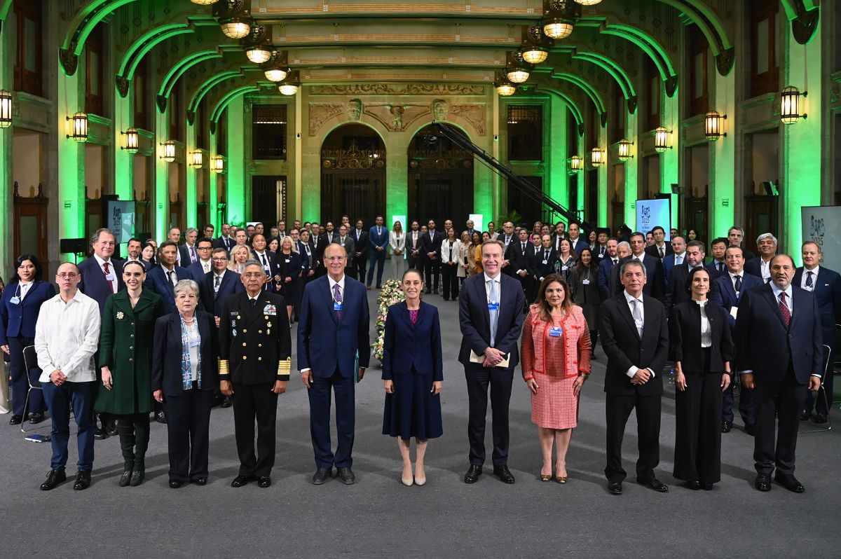 Sheinbaum presenta el Plan México a empresarios del Foro Económico Mundial Sheinbaum presenta el Plan México a empresarios del Foro Económico Mundial