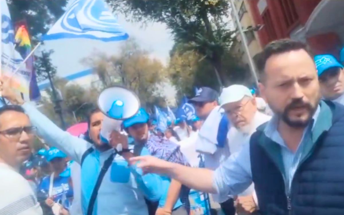 La ultraderecha en el relanzamiento del PAN; líder confronta a asistente con bandera LGBTIQ+ La ultraderecha en el relanzamiento del PAN; líder confronta a asistente con bandera LGBTIQ+