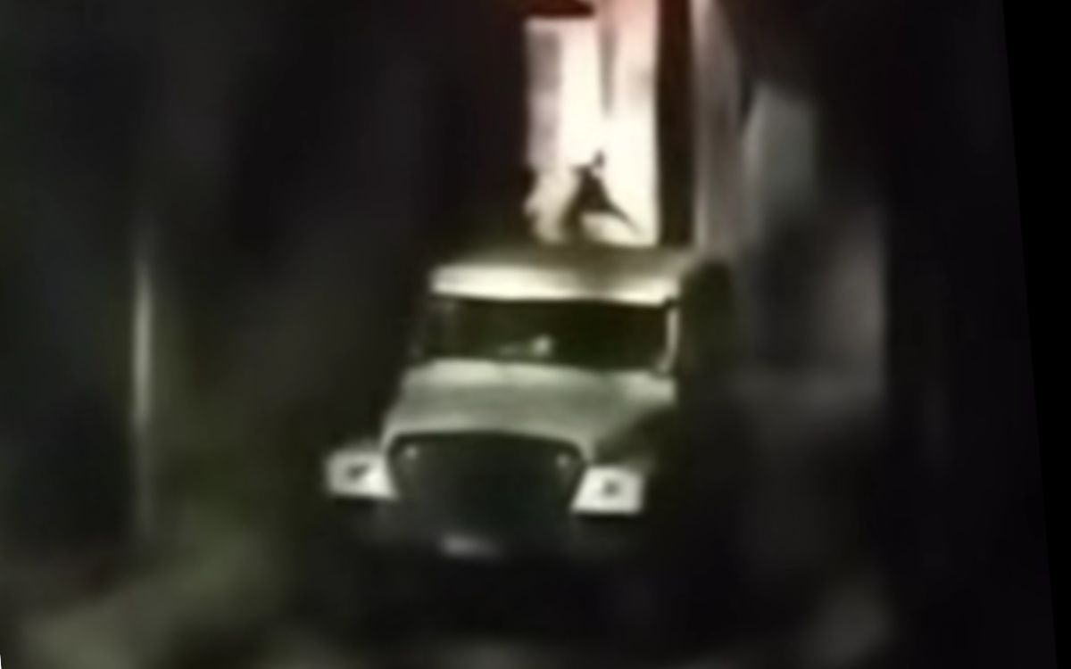 Con drones, explosivos y fusiles atacan presidencia municipal de Zinapécuaro, Michoacán Con drones, explosivos y fusiles atacan presidencia municipal de Zinapécuaro, Michoacán
