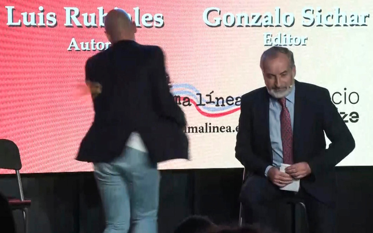 Video | Era tío de Rubiales quien le lazó huevos; 'es una persona desequilibrada', señala el expresidente de la RFEF Video | Era tío de Rubiales quien le lazó huevos; 'es una persona desequilibrada', señala el expresidente de la RFEF