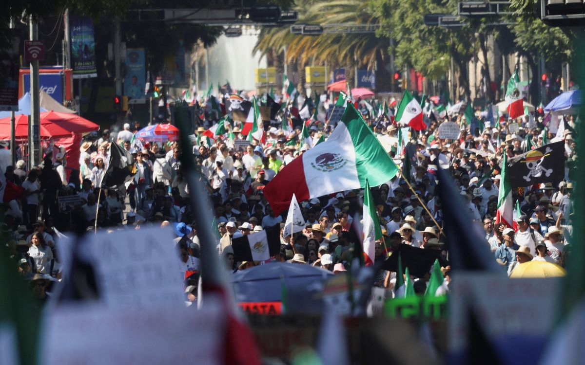 Entre consignas, movimiento 'Generación Z' se manifiesta a las puertas de Palacio Nacional | Galería Entre consignas, movimiento 'Generación Z' se manifiesta a las puertas de Palacio Nacional | Galería