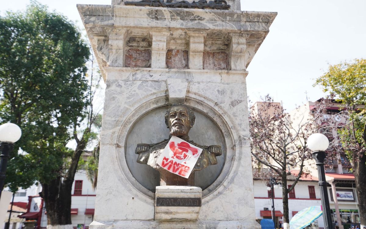 Cancelan por inseguridad desfile del 20 de noviembre en Uruapan Cancelan por inseguridad desfile del 20 de noviembre en Uruapan