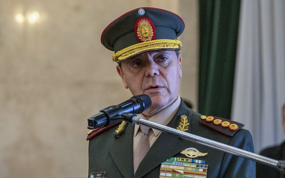 Milei nombra a un militar como ministro de Defensa por primera vez en democracia Milei nombra a un militar como ministro de Defensa por primera vez en democracia