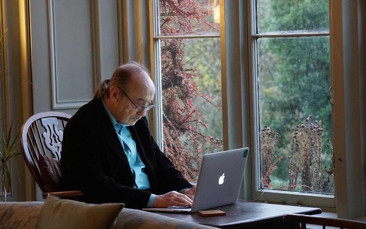 Así funcionan las cinco estafas más peligrosas para las personas mayores