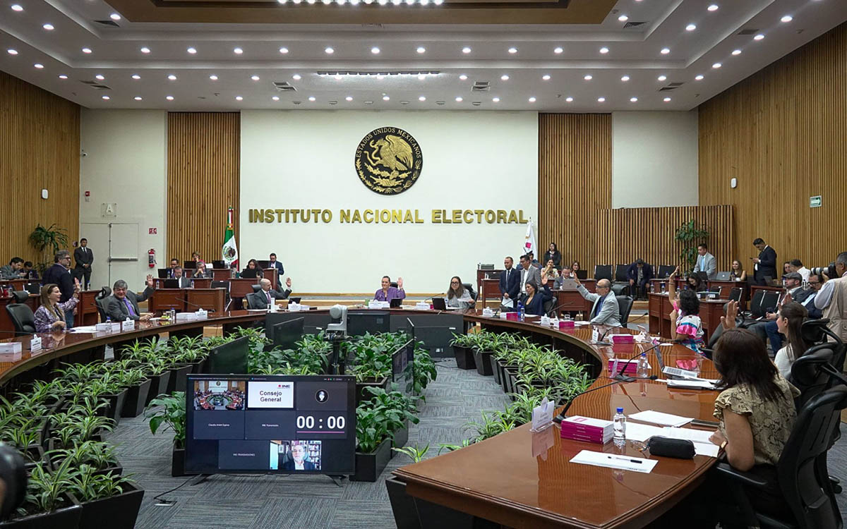 INE solicita comparecer como tercero en procedimiento contra consejeros y exconsejeros INE solicita comparecer como tercero en procedimiento contra consejeros y exconsejeros