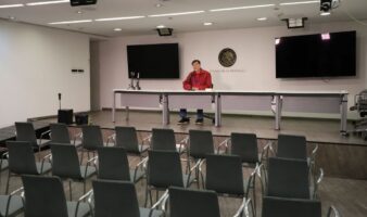 Dejan solo a Noroña; truena contra medios y Grecia Quiroz frente a sillas vacías