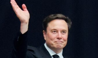 Elon Musk, a un paso de ser el primer billonario de la historia