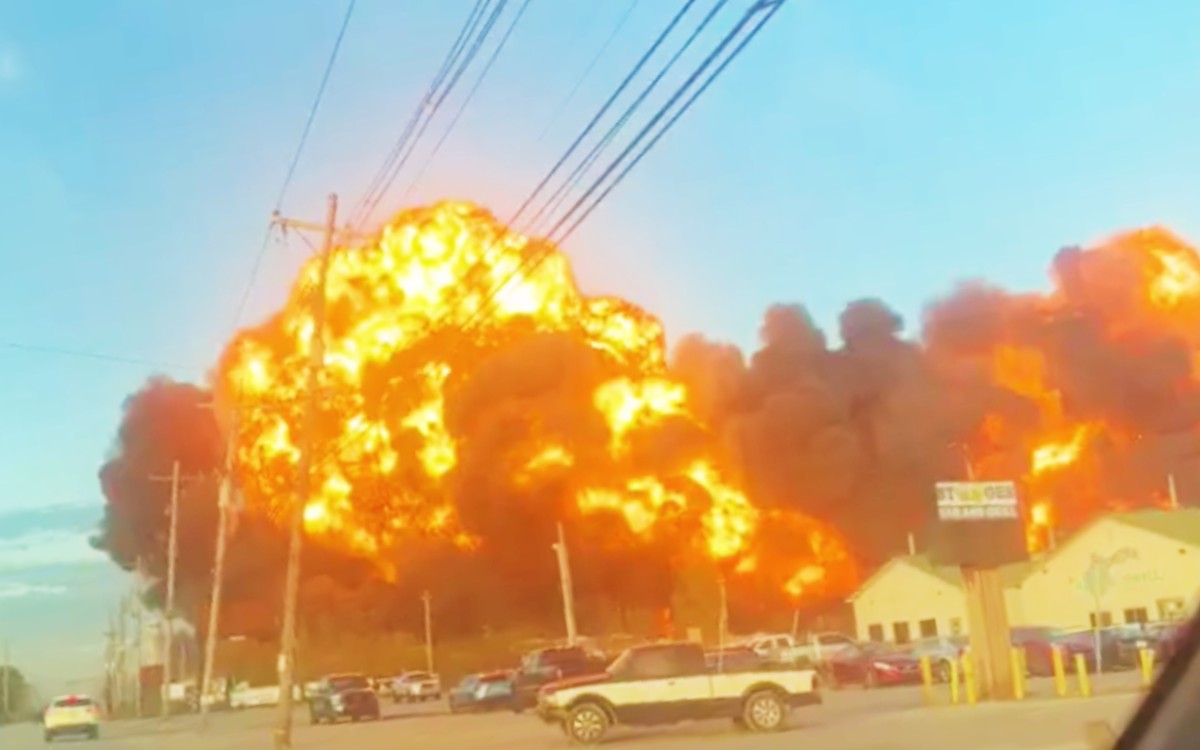 Un avión de carga se estrella y explota en Kentucky | Video Un avión de carga se estrella y explota en Kentucky | Video