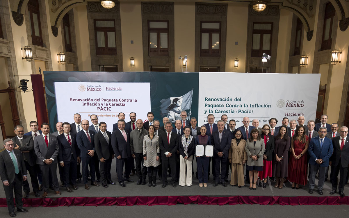 Sheinbaum y empresarios renuevan por tercera vez el Pacic para mantener la canasta básica en 910 pesos Sheinbaum y empresarios renuevan por tercera vez el Pacic para mantener la canasta básica en 910 pesos