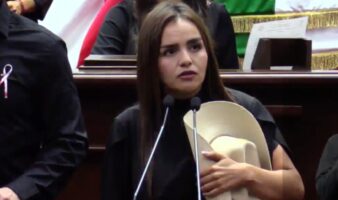 Grecia Quiroz, viuda de Carlos Manzo, rinde protesta como alcaldesa de Uruapan