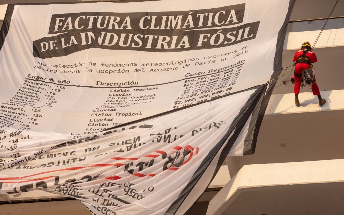 Greenpeace exhibe 'factura climática' en Acapulco Greenpeace exhibe 'factura climática' en Acapulco