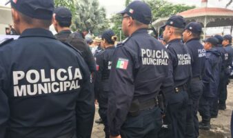 Huyen policías municipales de Michoacán ante operativo de la Fiscalía; son acusados de homicidio