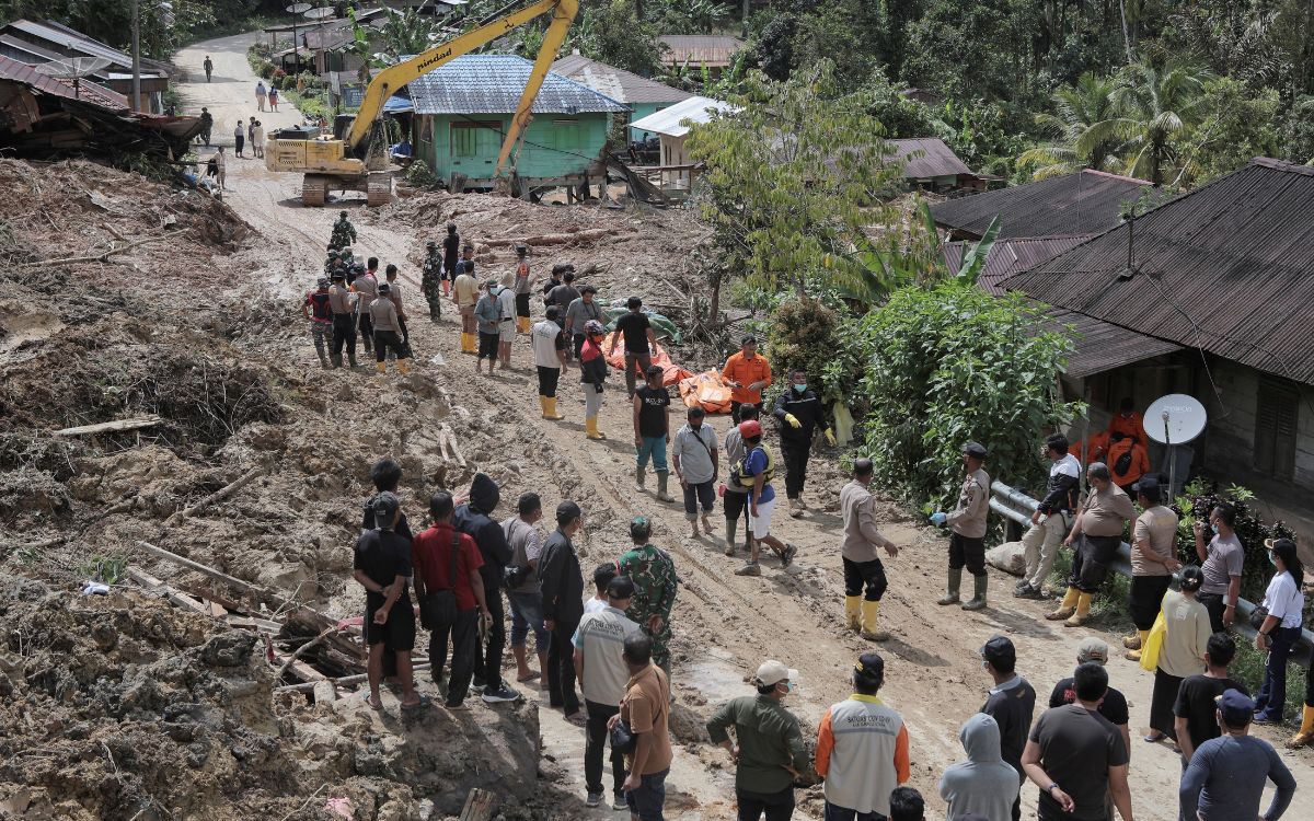 465 muertos por las inundaciones en el sur de Tailandia e Indonesia | Galería