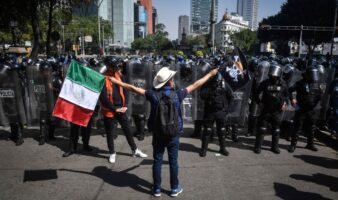 Marcha Gen Z 2.0: granaderos bloquean paso y contingente se desintegra