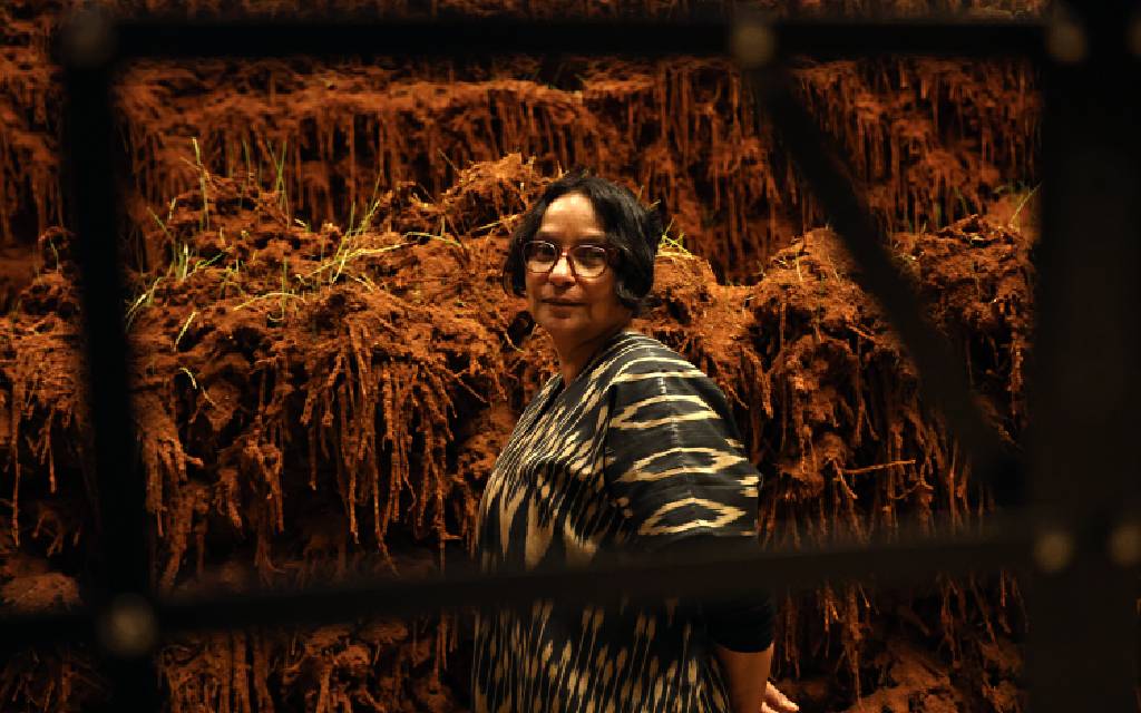 “Creé un espacio para que el espectador sienta un abrazo de la madre tierra”: Delcy Morelos “Creé un espacio para que el espectador sienta un abrazo de la madre tierra”: Delcy Morelos