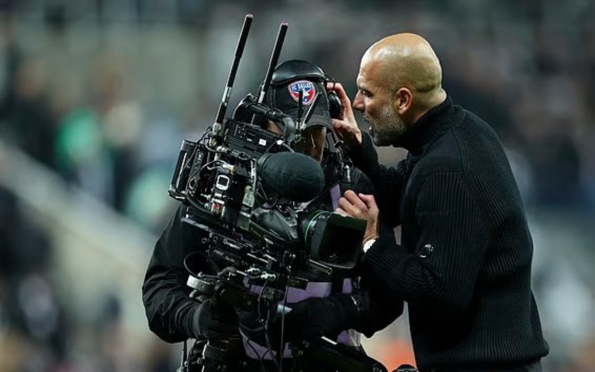 Se disculpa Pep Guardiola por exabrupto con camarógrafo | Video