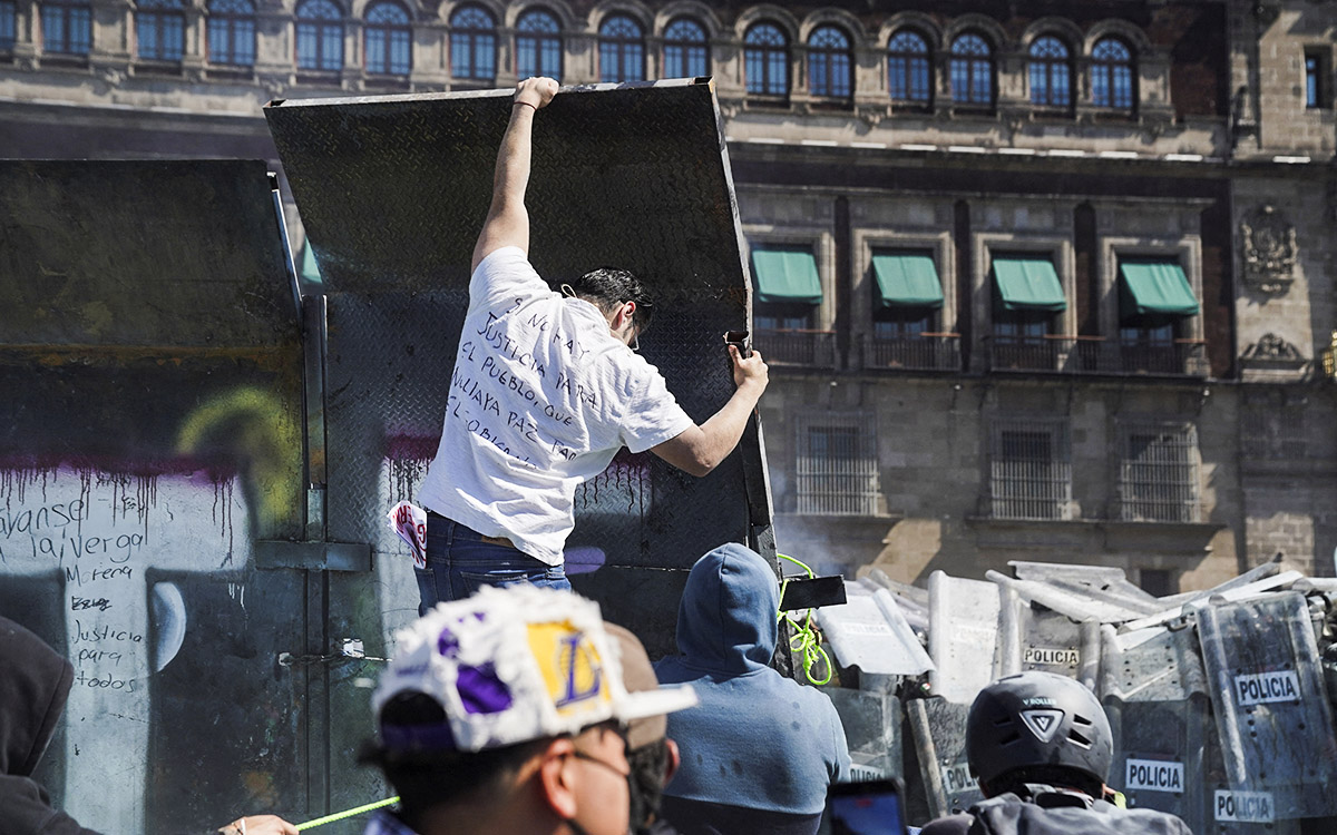 Aristegui en Vivo: Van cinco vinculados a proceso por marcha de 'Generación Z'; España da golpe al CJNG; EE.UU. abrirá archivos de Epstein (19/11/2025)