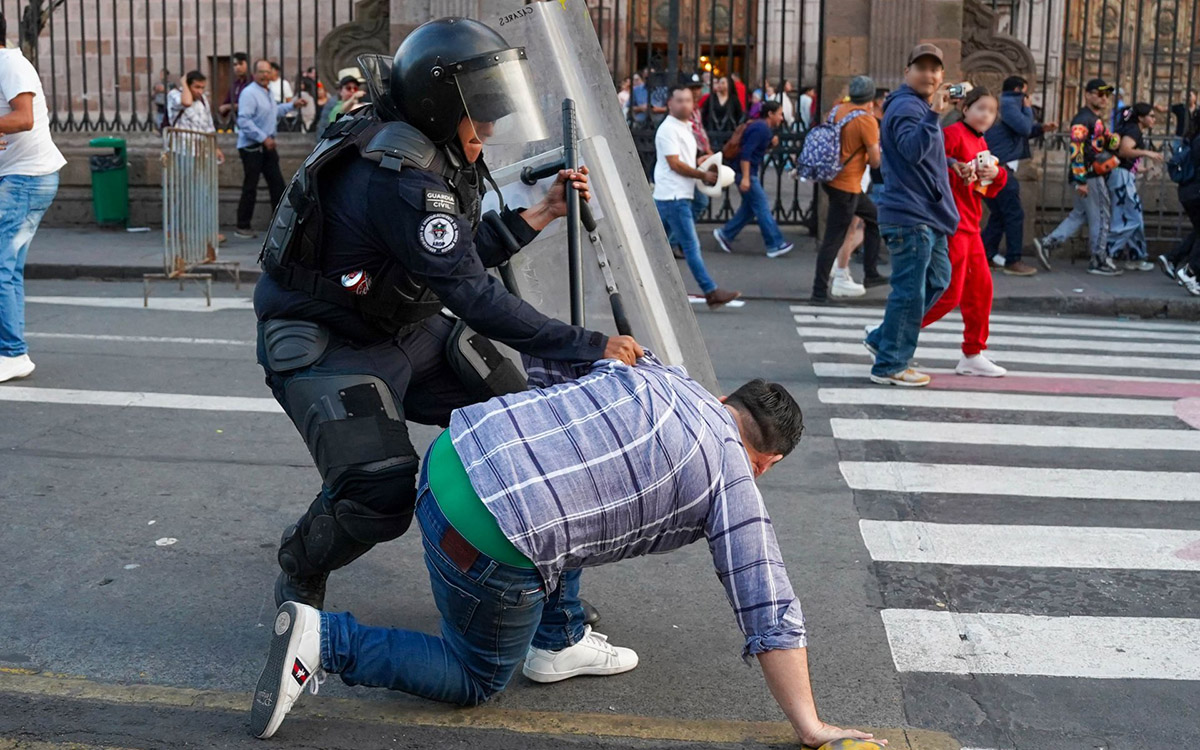 Aristegui en Vivo: Siguen protestas por asesinato de Manzo; Perú rompe relaciones con México; Gonzalo Celorio, Premio Cervantes (04/11/2025) Aristegui en Vivo: Siguen protestas por asesinato de Manzo; Perú rompe relaciones con México; Gonzalo Celorio, Premio Cervantes (04/11/2025)