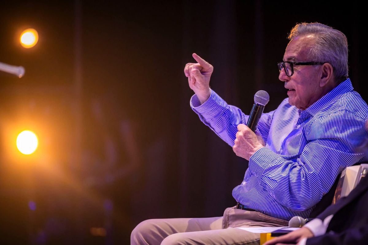 'López Obrador detuvo el anuncio y me eligió candidato': Rocha Moya 'López Obrador detuvo el anuncio y me eligió candidato': Rocha Moya