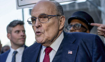 Trump indulta a Giuliani y a decenas de implicados en su intento de revertir las elecciones de 2020