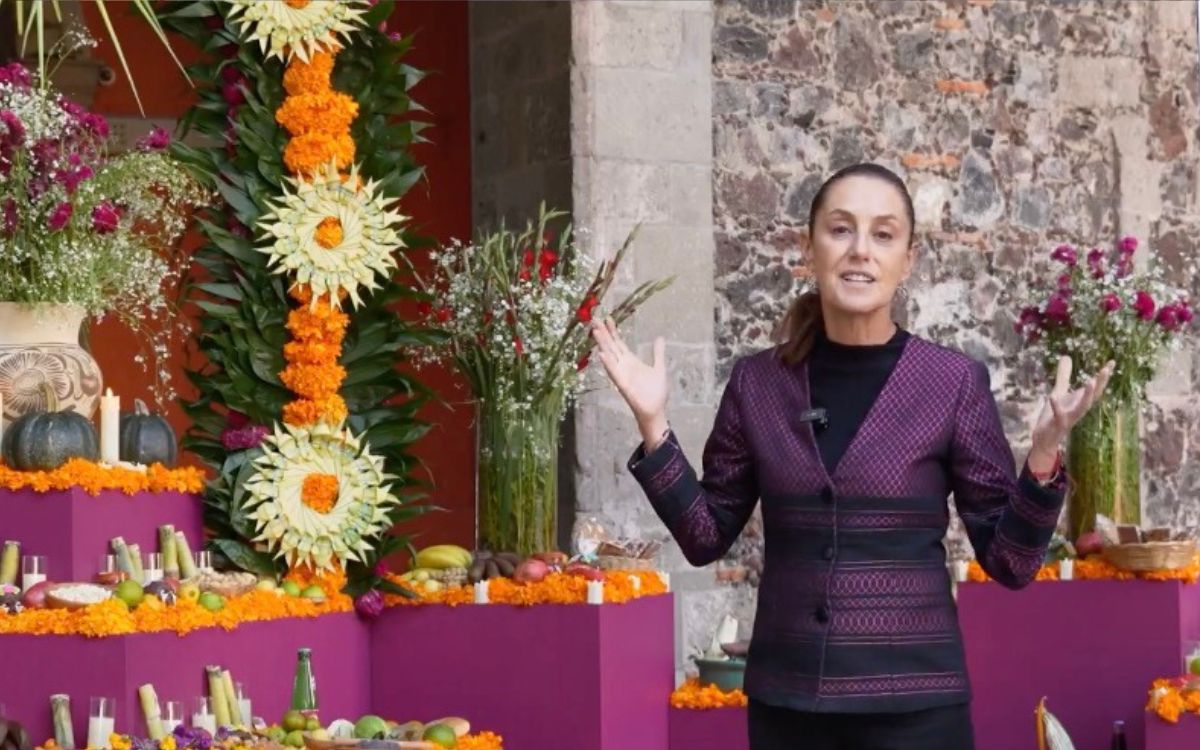 Ofrenda en Palacio Nacional honra a las 'ancestras' mexicanas: Sheinbaum | Video Ofrenda en Palacio Nacional honra a las 'ancestras' mexicanas: Sheinbaum | Video