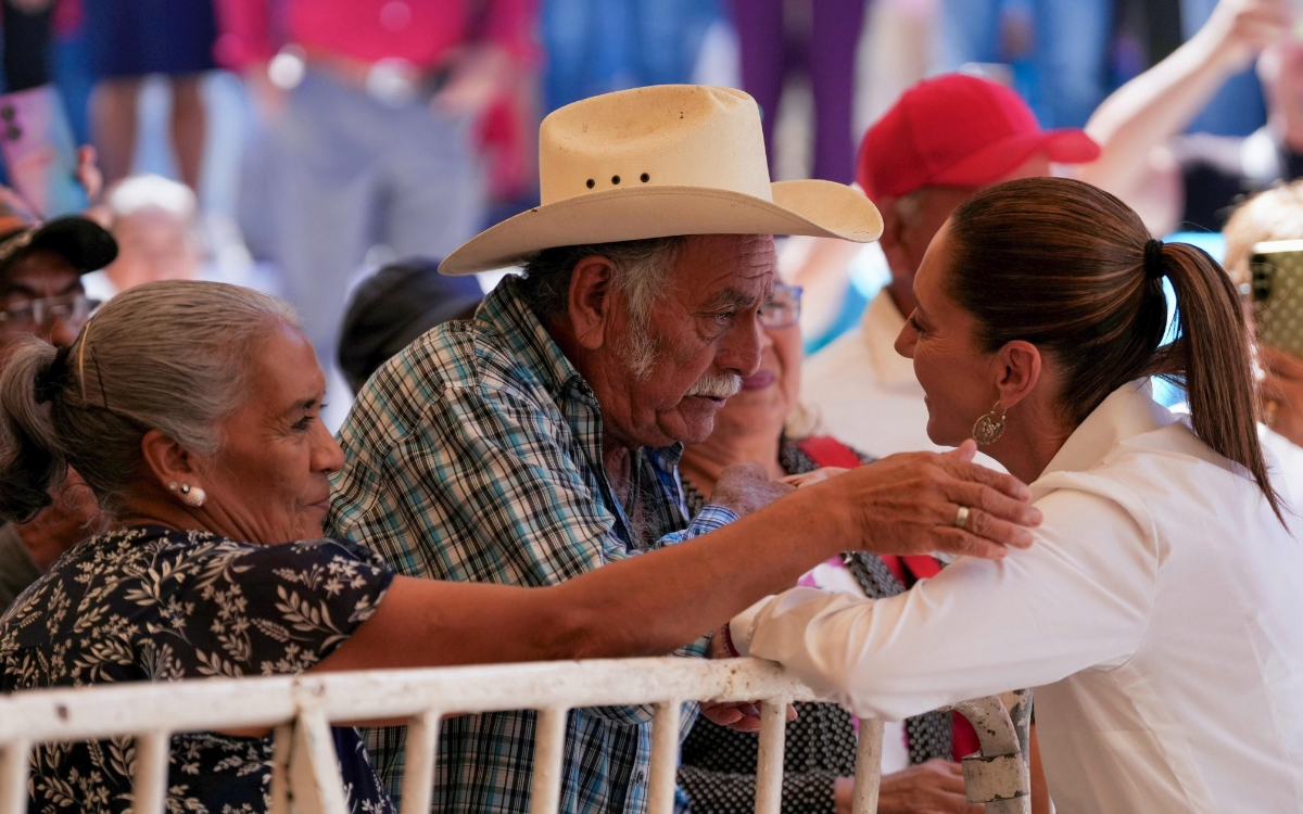 Sheinbaum revela que 10 personas la cuidan y 'sin "parafernalias' Sheinbaum revela que 10 personas la cuidan y 'sin "parafernalias'