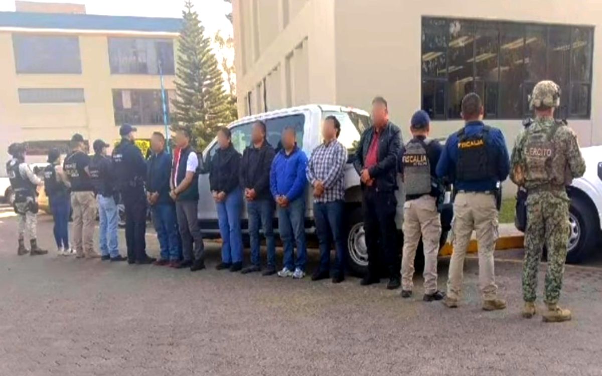 Aseguran a siete policías municipales de Uruapan, presuntamente relacionados al caso Manzo