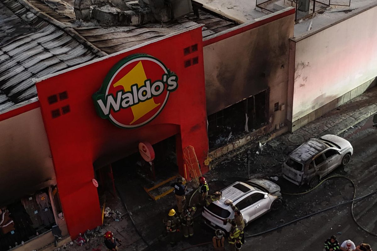 Tiendas Waldo’s promete apoyo a familiares de víctimas de incendio en Hermosillo Tiendas Waldo’s promete apoyo a familiares de víctimas de incendio en Hermosillo