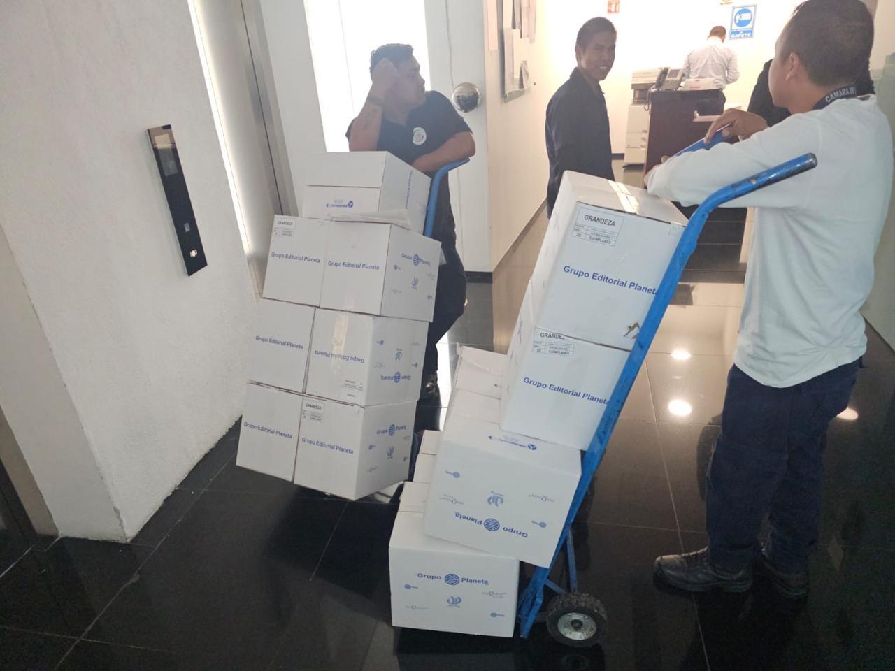 Adán Augusto regala más de 17 mil libros de AMLO a senadores de Morena | Aristegui Noticias