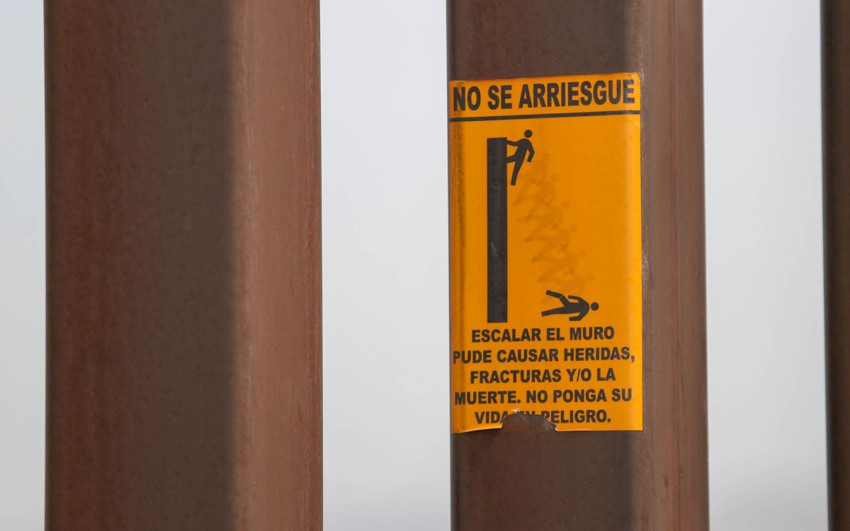 Descartan que sean oaxaqueñas las mujeres que cayeron desde muro fronterizo en Tijuana
