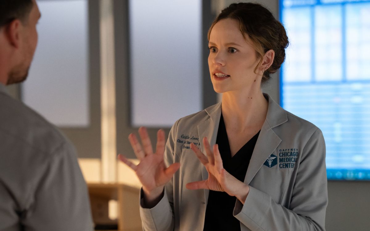 'Chicago Med' Temporada 11, Sarah Ramos y el desafío de interpretar a la doctora Lenox | Entrevista