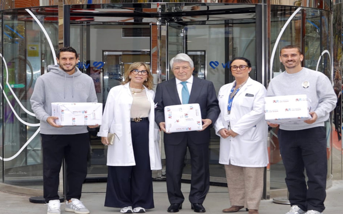 Llevan Colchoneros felicidad y juguetes a niños en hospitales madrileños Llevan Colchoneros felicidad y juguetes a niños en hospitales madrileños