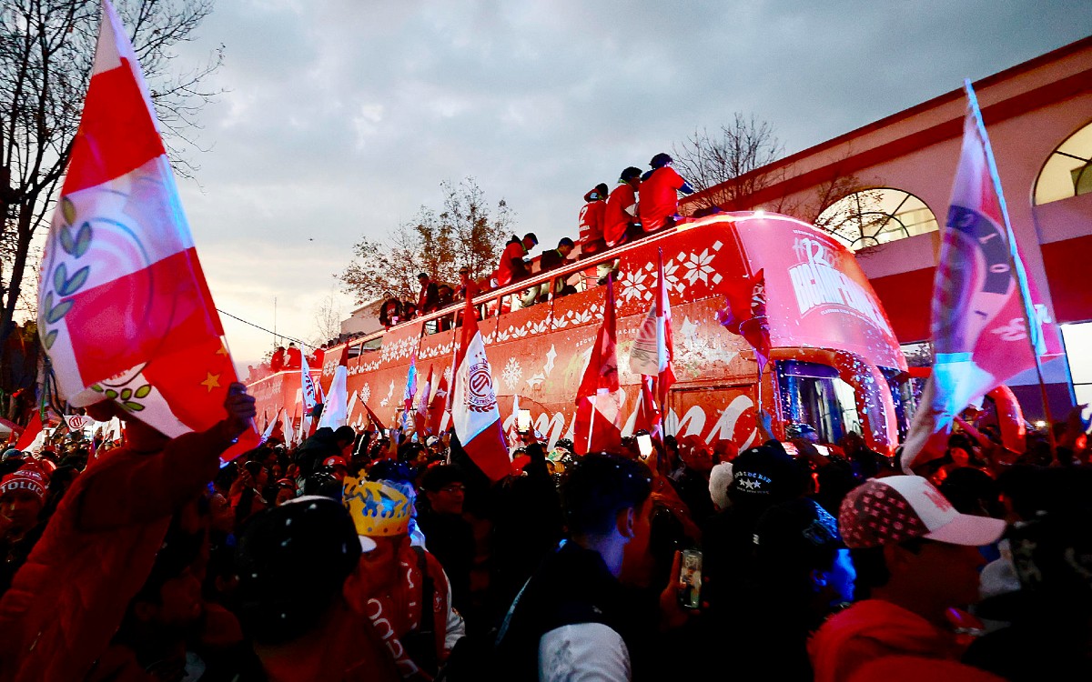Toluca celebra con gran desfile el nuevo título de los Diablos Rojos Toluca celebra con gran desfile el nuevo título de los Diablos Rojos