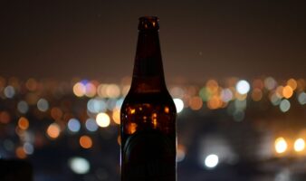 Cómo verificar de dónde viene tu bebida: La guía del SAT para estas fiestas